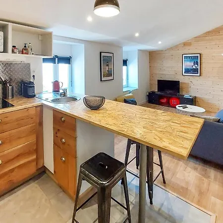 Appartement Stunning In With Kitchen